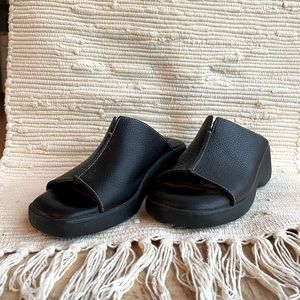 Minnetonka Platform Mules/Sandals